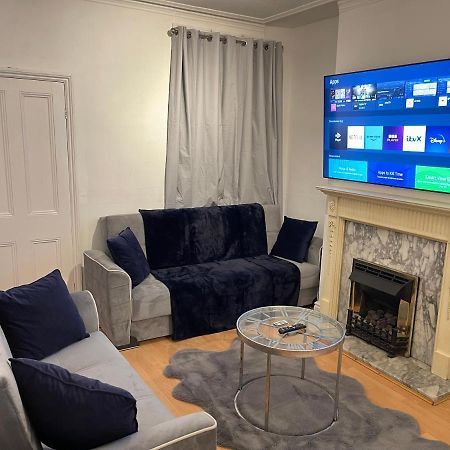 3 Bedrooms Comfortable Home With Jacuzzi Hot Tub Sleeps 10 Leicester Eksteriør billede