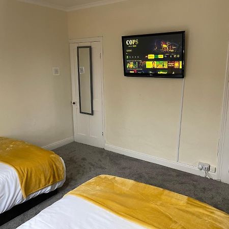 3 Bedrooms Comfortable Home With Jacuzzi Hot Tub Sleeps 10 Leicester Eksteriør billede