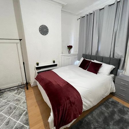 3 Bedrooms Comfortable Home With Jacuzzi Hot Tub Sleeps 10 Leicester Eksteriør billede
