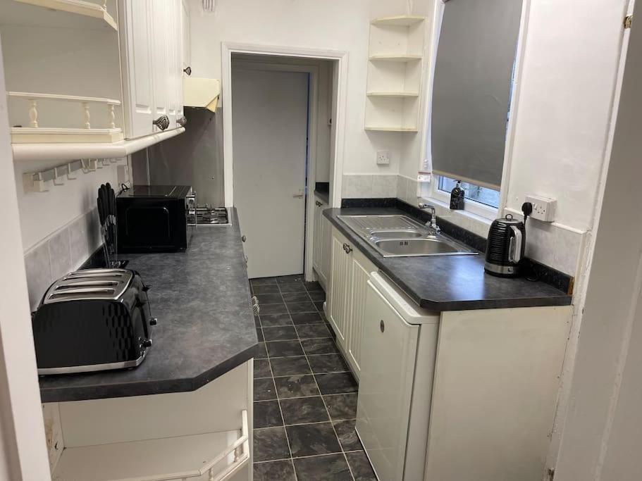 3 Bedrooms Comfortable Home With Jacuzzi Hot Tub Sleeps 10 Leicester Eksteriør billede
