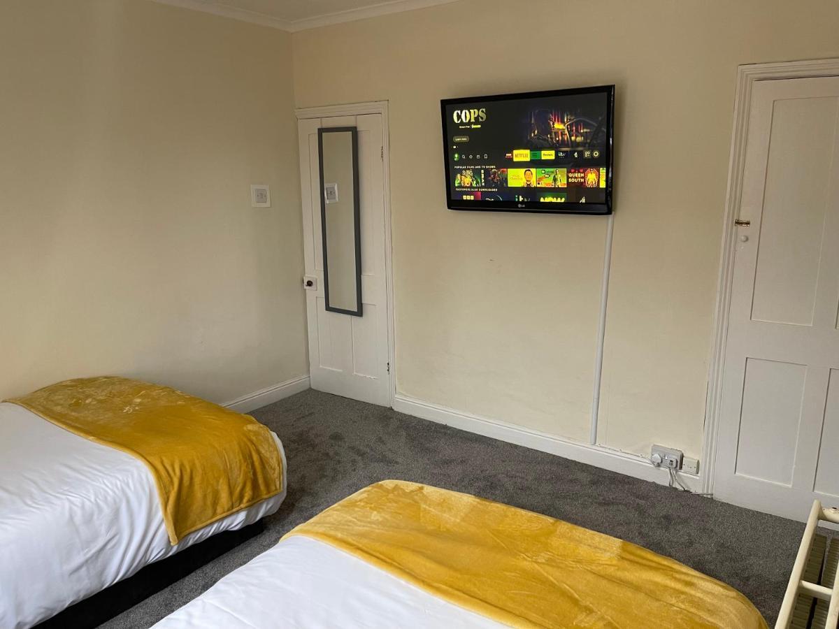 3 Bedrooms Comfortable Home With Jacuzzi Hot Tub Sleeps 10 Leicester Eksteriør billede