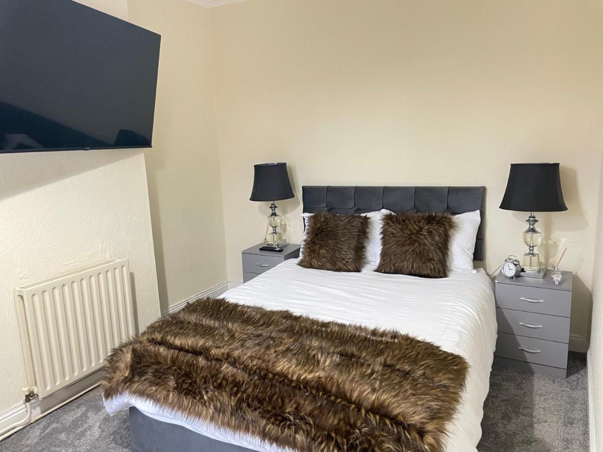 3 Bedrooms Comfortable Home With Jacuzzi Hot Tub Sleeps 10 Leicester Eksteriør billede