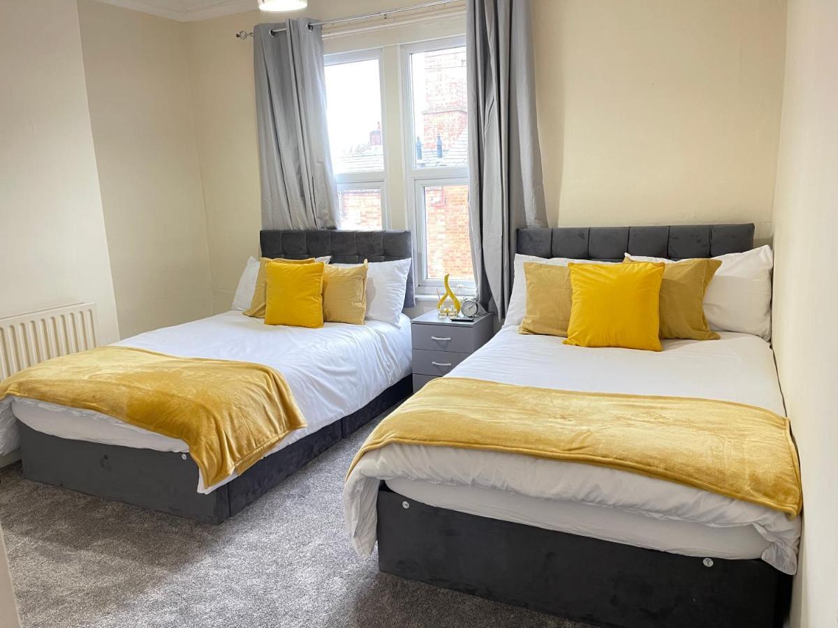 3 Bedrooms Comfortable Home With Jacuzzi Hot Tub Sleeps 10 Leicester Eksteriør billede