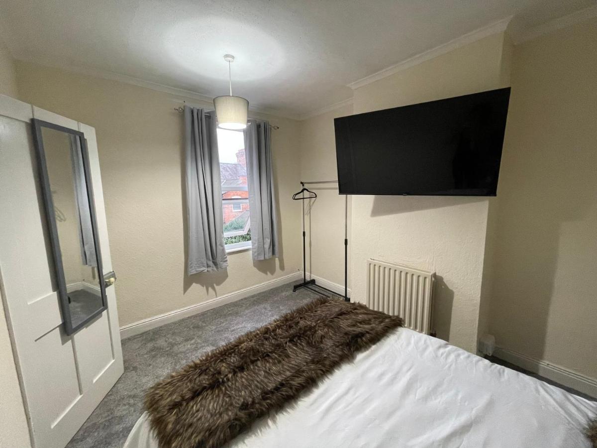 3 Bedrooms Comfortable Home With Jacuzzi Hot Tub Sleeps 10 Leicester Eksteriør billede