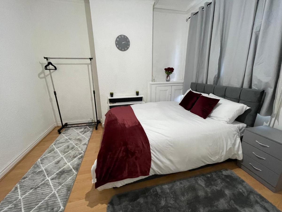 3 Bedrooms Comfortable Home With Jacuzzi Hot Tub Sleeps 10 Leicester Eksteriør billede